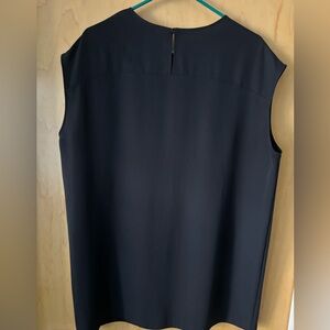 Uniqlo black basic tunic- long I’m 5’10in - perfect over leggings/jeans.